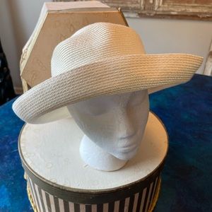 SCALA off white women’s hat